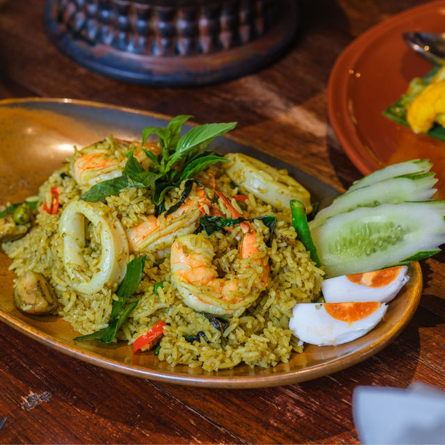 กินบิงซูชาไทย และอาหารไทยในบ้านไม้ ที่ เชียงใหม่ 