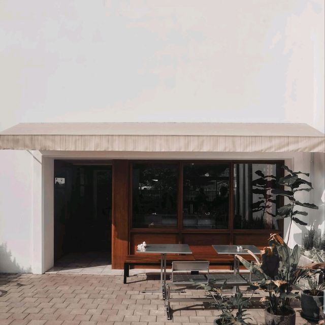 TWO HANDS FULL | RECOMMENDED COFFEESHOP VINTAGE IN BANDUNG