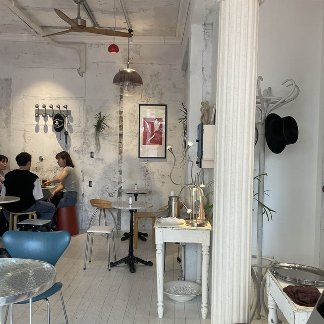 通るたびに気になってたソンスにあるカフェwarmbraun.bakerycafe ☕️🤍