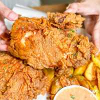 ไก่ทอดฟีลโฮมเมดย่านเจริญกรุงที่ต้องจองเท่านั้น