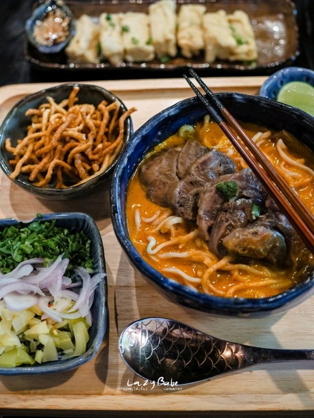 Khao-Sō-i ข้าวซอยร้านดังจากเชียงใหม่ ที่สีลม