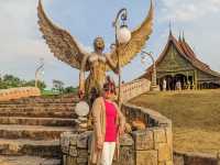 วัดสิรินธรวรารามภูพร้าว - ยลความงามวัดเรืองแสง