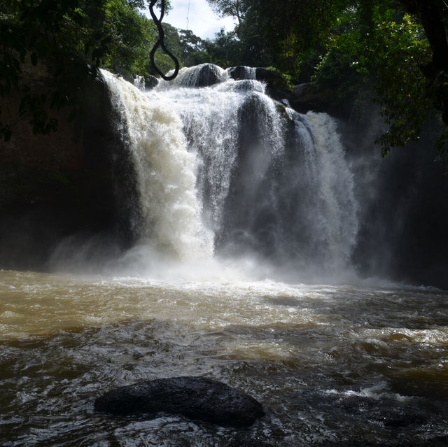 น้ำตกเหวสุวัต Khao Yai National Park. 
