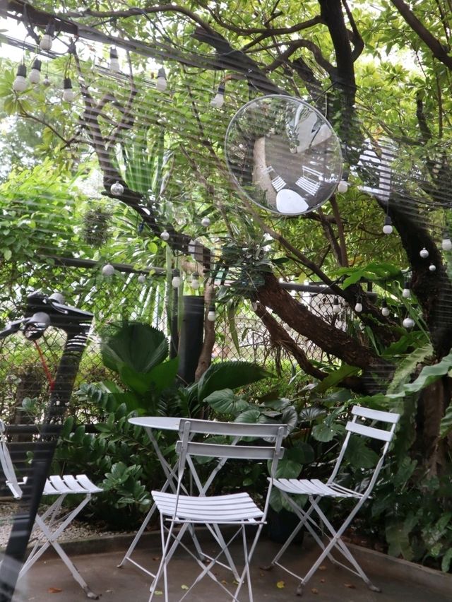 Cabinet cafe & studio 