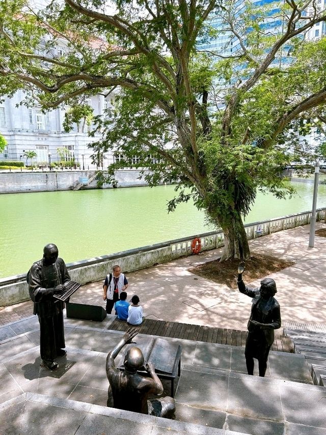 A Journey Along Cavenagh Bridge