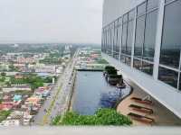 เที่ยวพักที่ Holiday inn and suites Rayong 