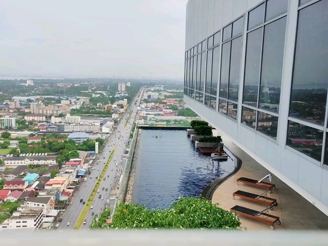 เที่ยวพักที่ Holiday inn and suites Rayong 