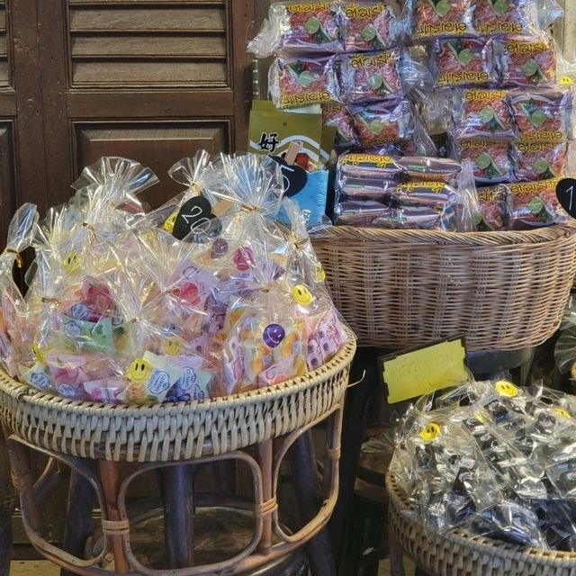 ตลาดน้ำเกาะกลอย