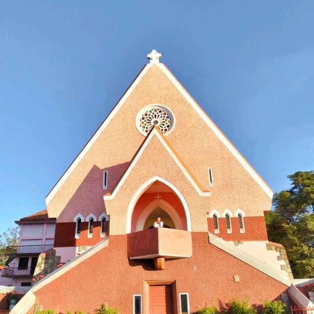 โบสถ์สีชมพู (Domaine de Marie Convent) ดาลัด