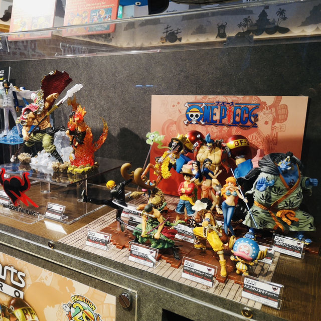 Exploring the Mugiwara Store in Tokyo Tower!