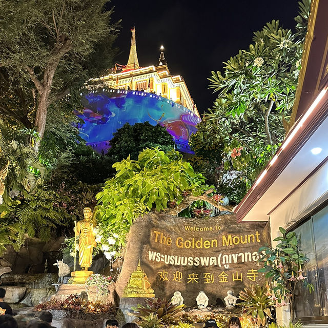 ลอยกระทงประทีป ณ ภูเขาทอง