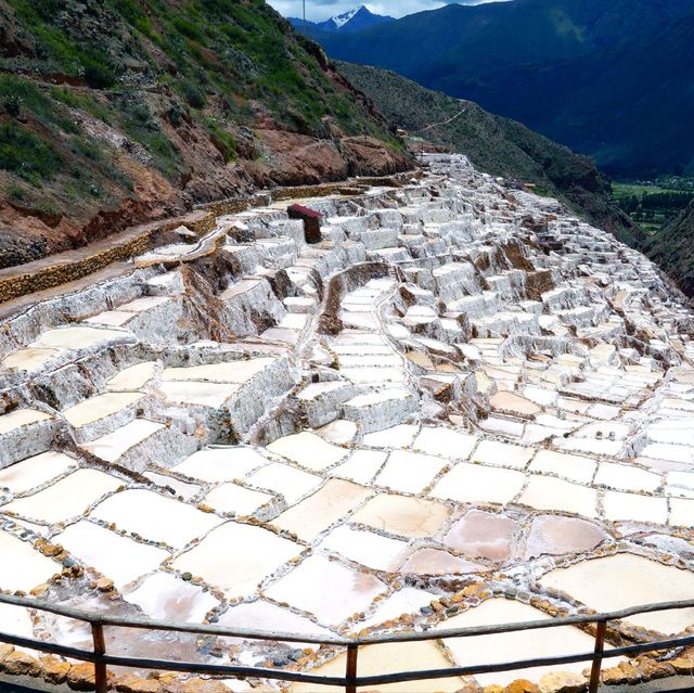 【ペルー】真っ白な棚田の絶景！世界遺産「マラスの塩田」