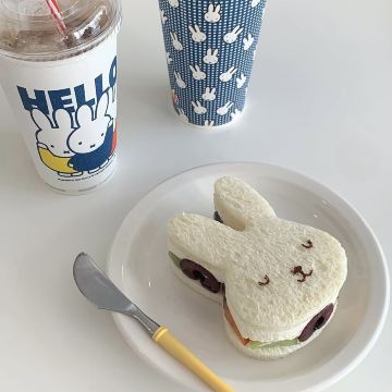 韓国】可愛いミッフィーのフルーツサンドが美味しいカフェ🐰 | Trip
