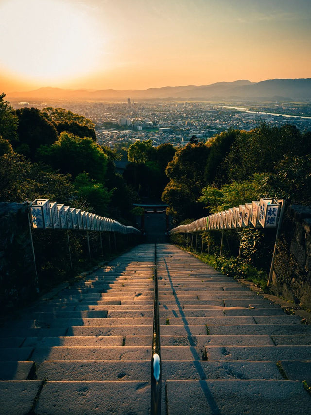 景點推薦：高良大社——欣賞日落與夜景的靜謐神社