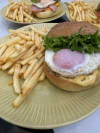 【北九州カフェ】国産素材にこだわったボリューム満点のハンバーガー🍔