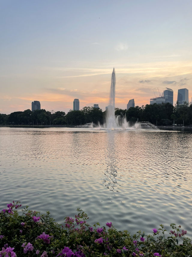 "城市綠洲：曼谷班嘉奇蒂公園的寧靜之美"