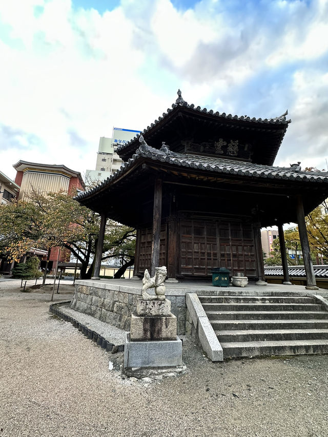 木造坐像で日本一大きい福岡大仏	
