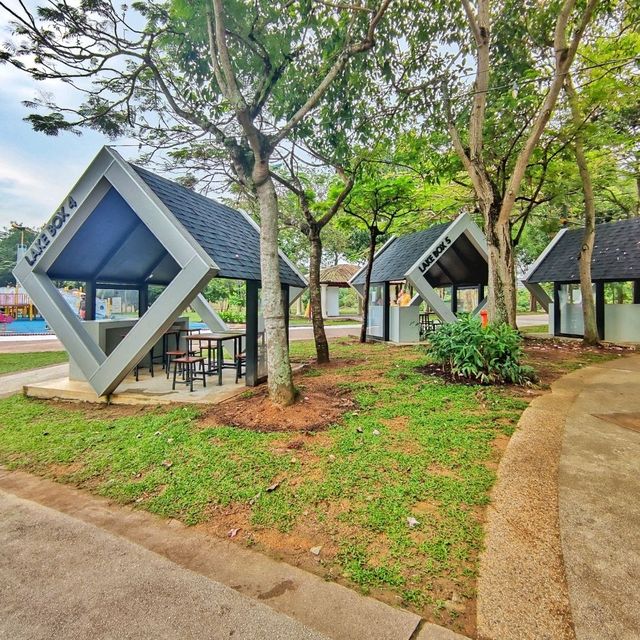 🇲🇾 Zass Coffee: A Cafe by the Lake in Cyberjaya