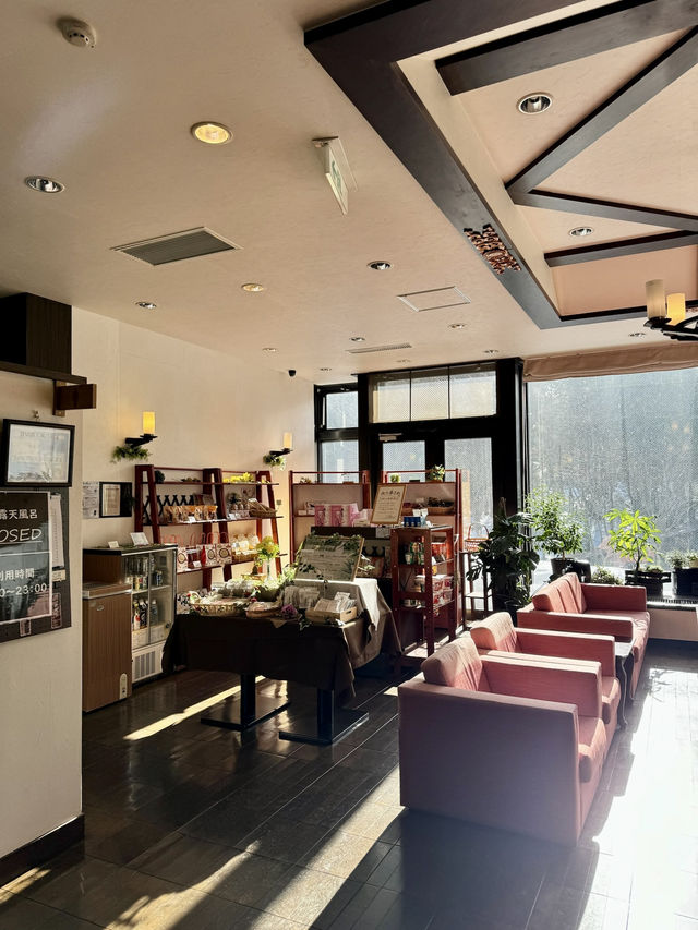 🛏️ 秒殺貴價 Ski In & Out 酒店｜安比高原的溫馨小酒店🌲❄️  