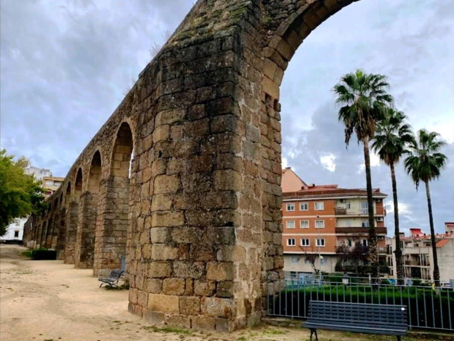 The Plasencia Aqueduct is one of the most representative monuments in the city.