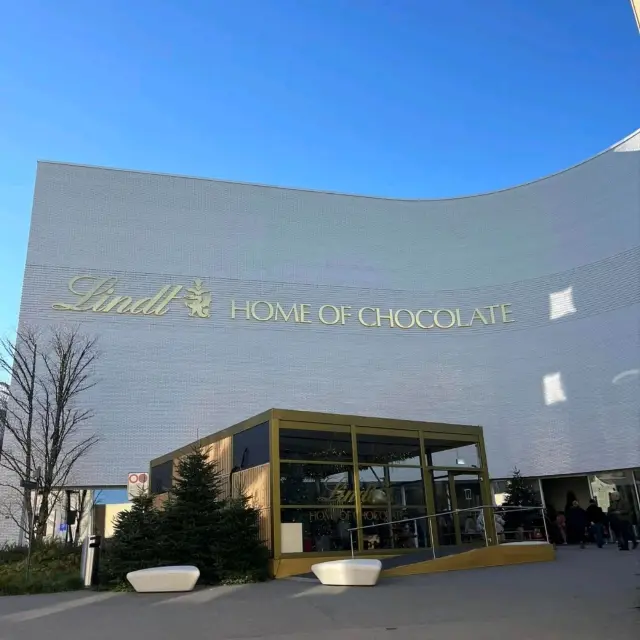 Sweet Indulgence: Unveiling the Magic of Lindt Chocolate in Zurich