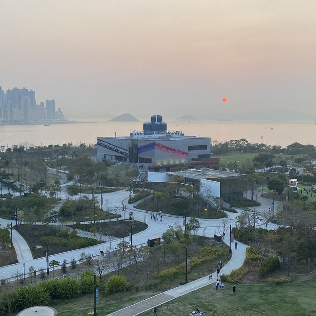 隨筆：陽光普照的維多利亞港