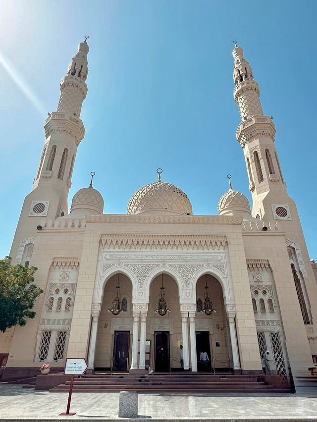 ARCHITECTURAL MARVELS AWAITS | VISIT JUMEIRAH MOSQUE IN DUBAI