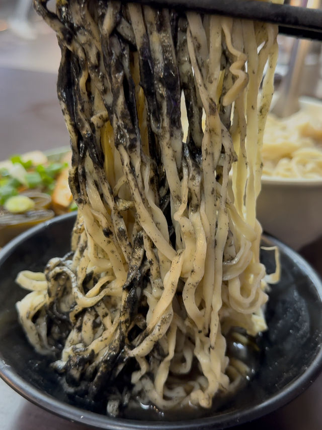 老店頭台南意麵 (Old Shop Tainan Yi Mian) – A 24/7 Traditional Noodle Gem by Tonghua Night Market