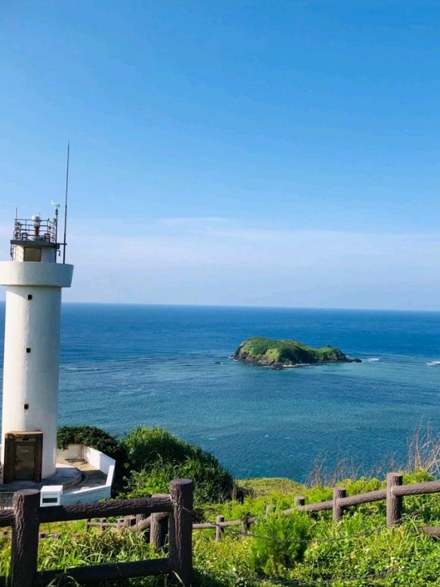 【石垣島最北端の「平久保埼灯台」】