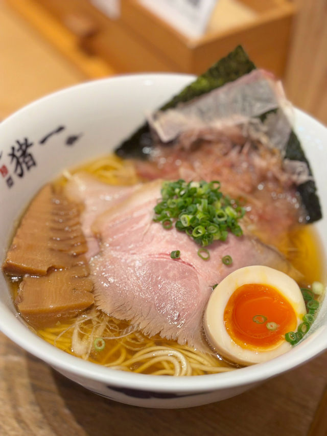 🍜 京都拉麵狂粉必吃清單！這次要帶大家去的是京都河原町附近的拉麵名店麵屋豬一