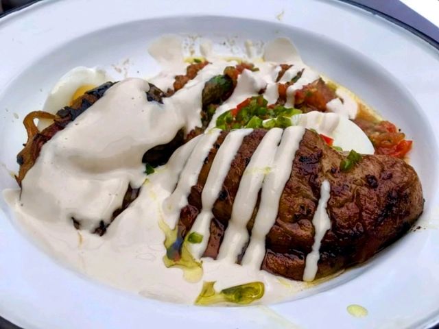 在維也納 Nasch 市場享用中東 Brunch：NENI am Naschmarkt