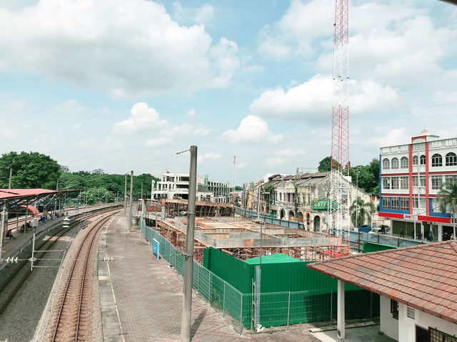 Klang KTM Station: A Cityscape Above the Tracks 🚆