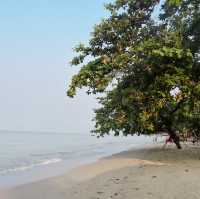 หาดทรายขาว หนึ่งในหาดที่สงบมากทรายขาวสมชื่อ