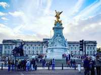 "London: A Vibrant Blend of History and Modernity"