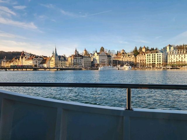 スイスのヴェギッスから楽しむ絶景のケーブルカーとルツェルン湖クルーズ