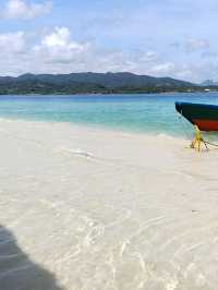 Discover a white sand beach at the heart of sea, appears only during low tide.