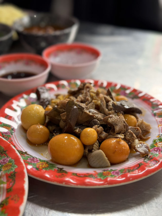 會安Cơm Gà Bà Buội是古城裡的黃金雞飯傳奇
