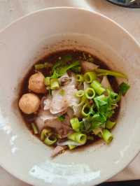 ร้านก๋วยเตี๋ยวเรือ "เสือลวกเส้น" เมืองทองธานี