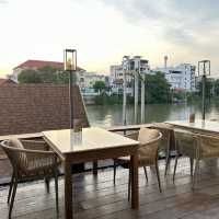 ร้านอาหารริมแม่น้ำ อยุธยา