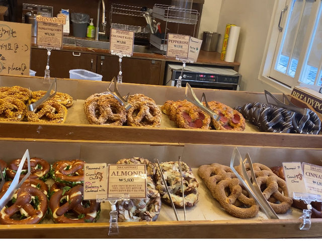 【明洞駅】朝からOPENプレッツェル🥨