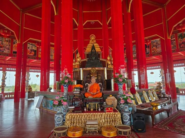 วัดเพชรสุวรรณเป็นวัดที่สวยงามแห่งหนึ่งใน เพชรบุรี
