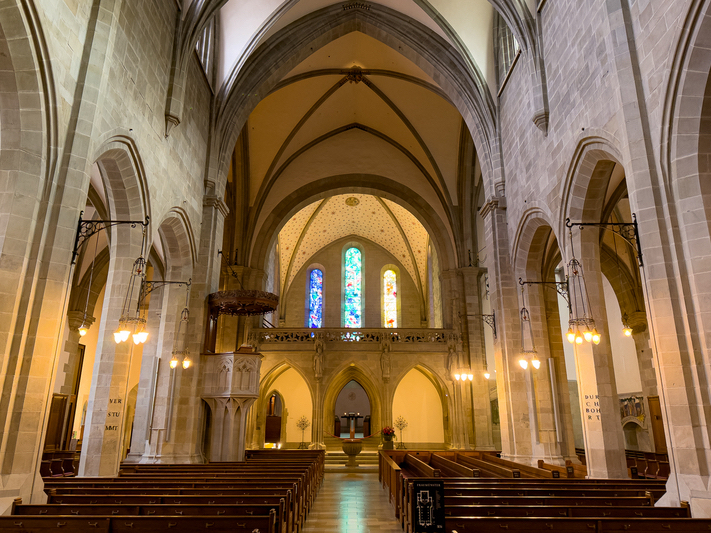 ステンドグラスの宝石箱】フラウミュンスター（チューリッヒ