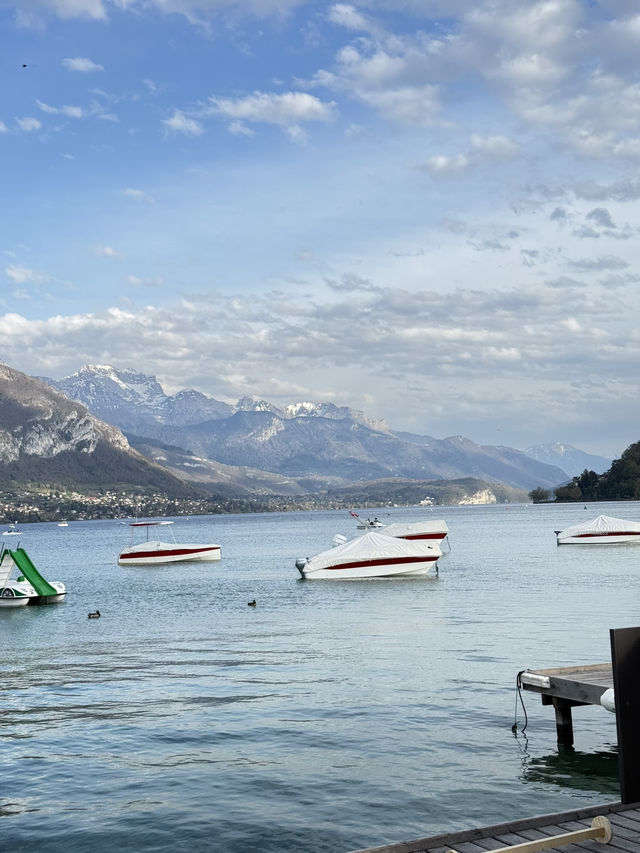 ทะเลสาบ Annecy (Lac d’Annecy) สวยเหมือนเดินบนเมฆ
