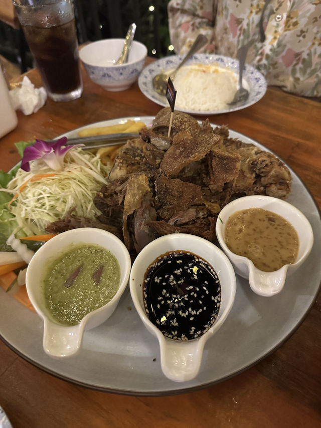 ร้านอาหารสกลนคร เดอะเทอเรสต์ bar and restaurant