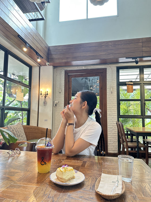 ร้านที่มีชื่อร้านน่ารักมาก •กาแฟผม ขนมเธอ•🍰