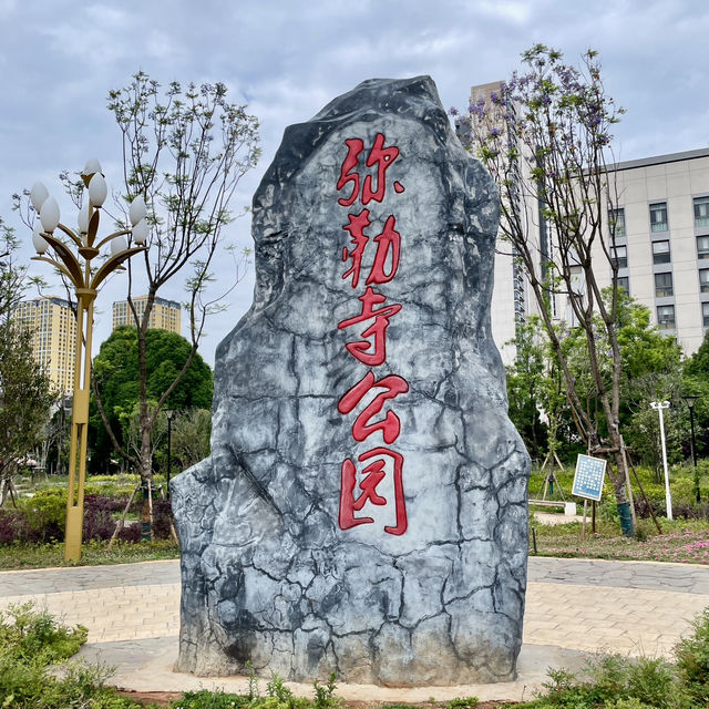 Tranquil Beauty in Kunming’s Heart