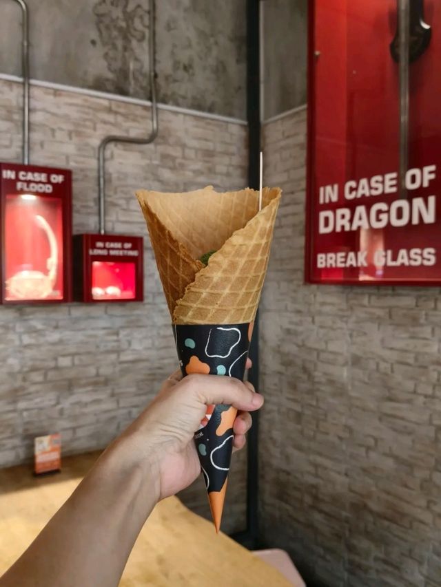 🇸🇬Big Cones Matcha Icecream🍦Udders Singapore 