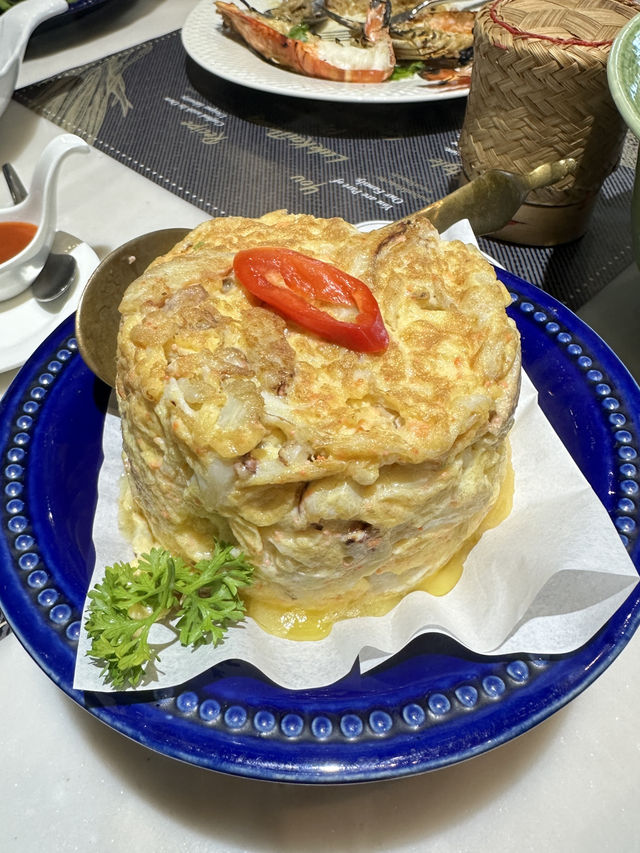 ลูกไก่ทอง Lukkaithong Emquartier 📍