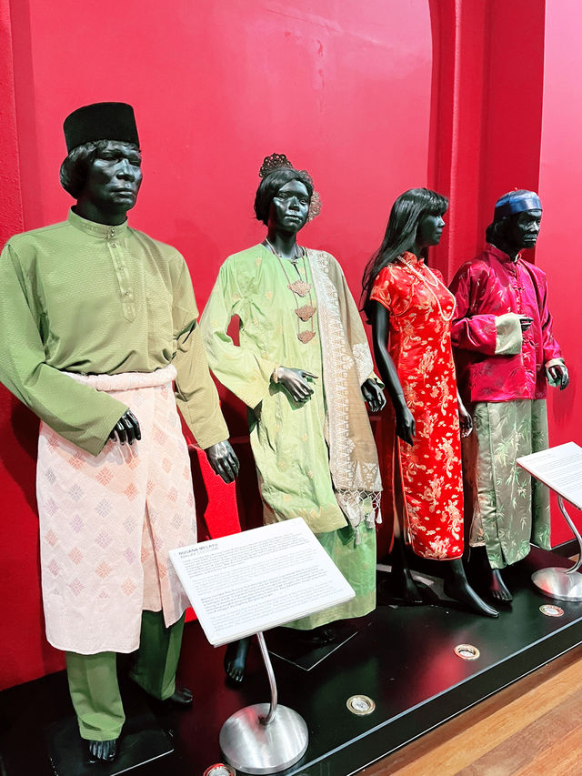 💎 Ratna Sari Gallery: Dazzling Display of Malaysia’s Cultural Jewels