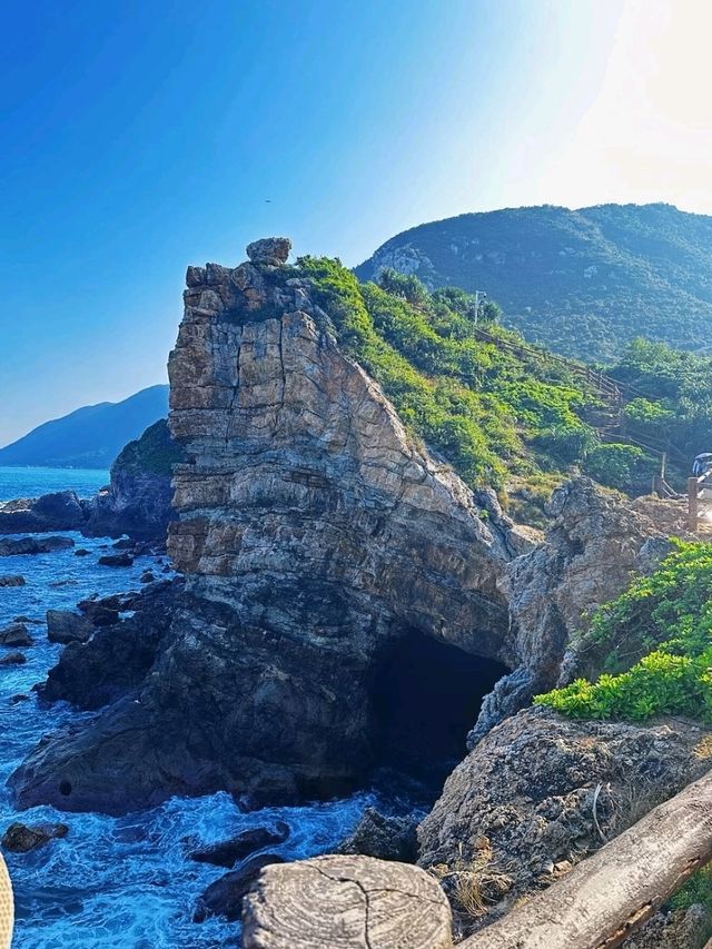 Luzui Mountain Villa: Shenzhen's Cliffside Sanctuary
